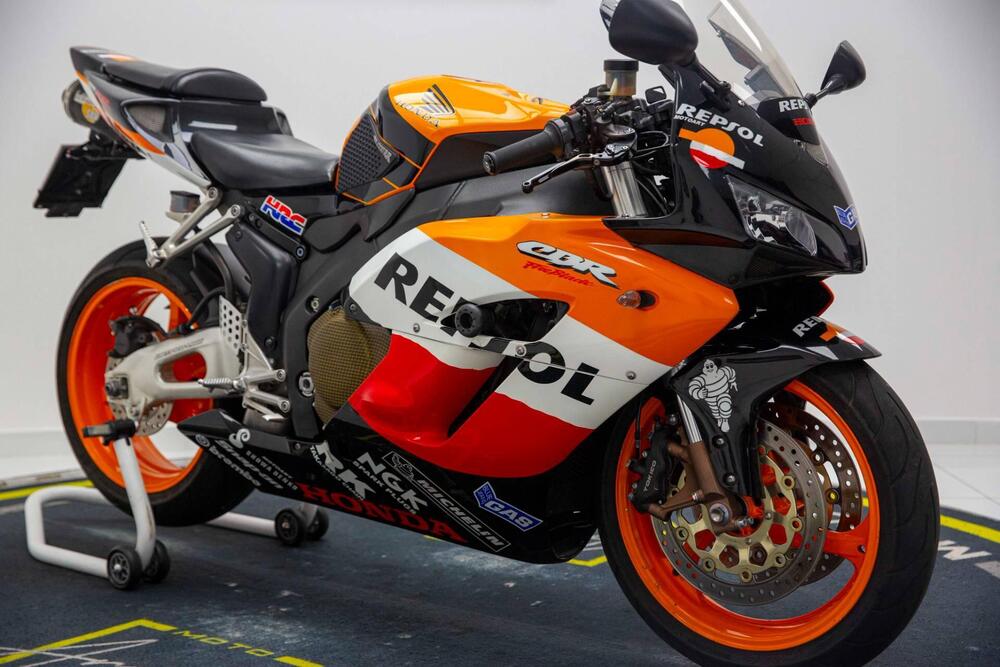 Honda CBR 1000 RR Fireblade (2004 - 05) (2)