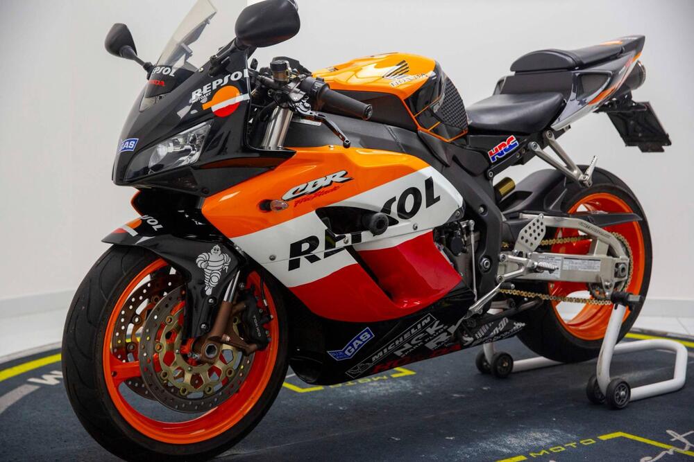 Honda CBR 1000 RR Fireblade (2004 - 05) (3)