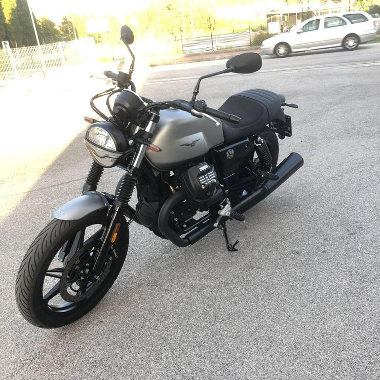 Moto Guzzi V7 Stone (2021 - 24) (3)