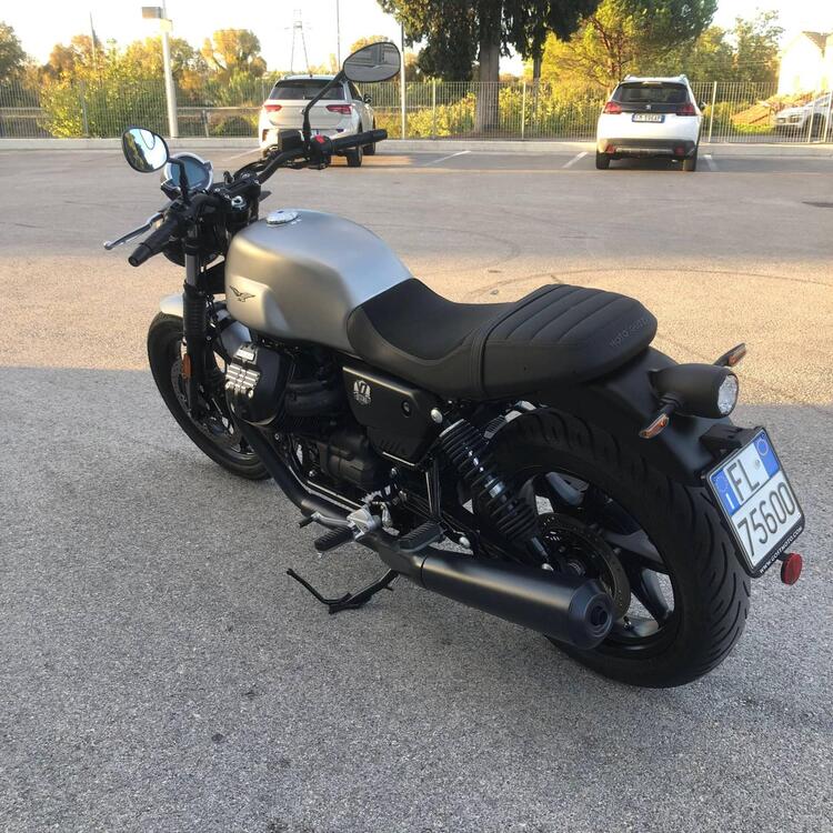 Moto Guzzi V7 Stone (2021 - 24) (5)