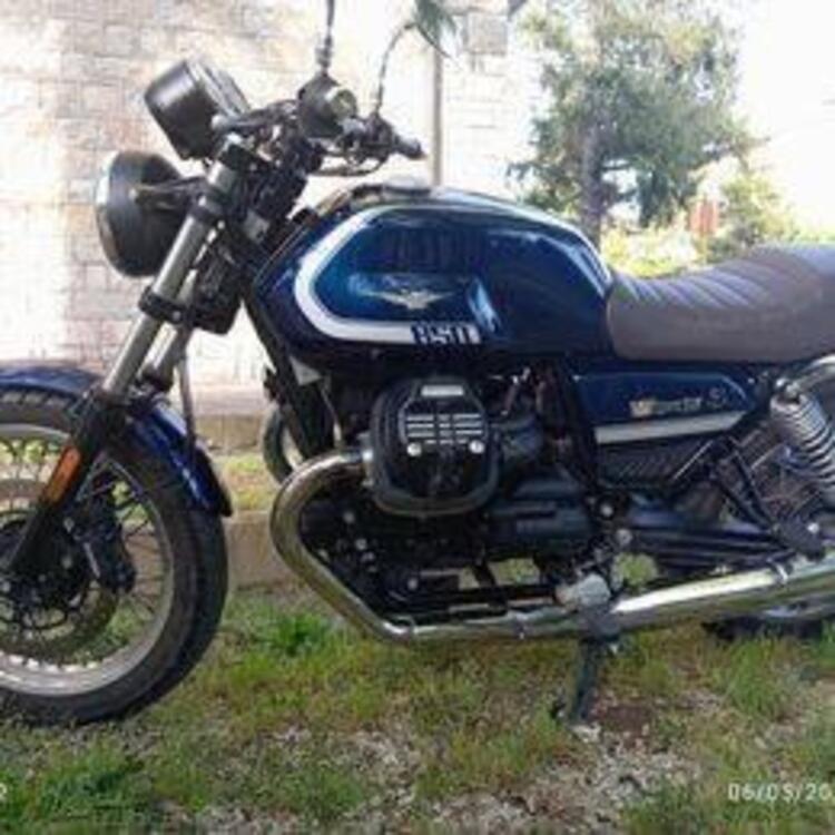 Moto Guzzi V7 Special (2021 - 24) (2)