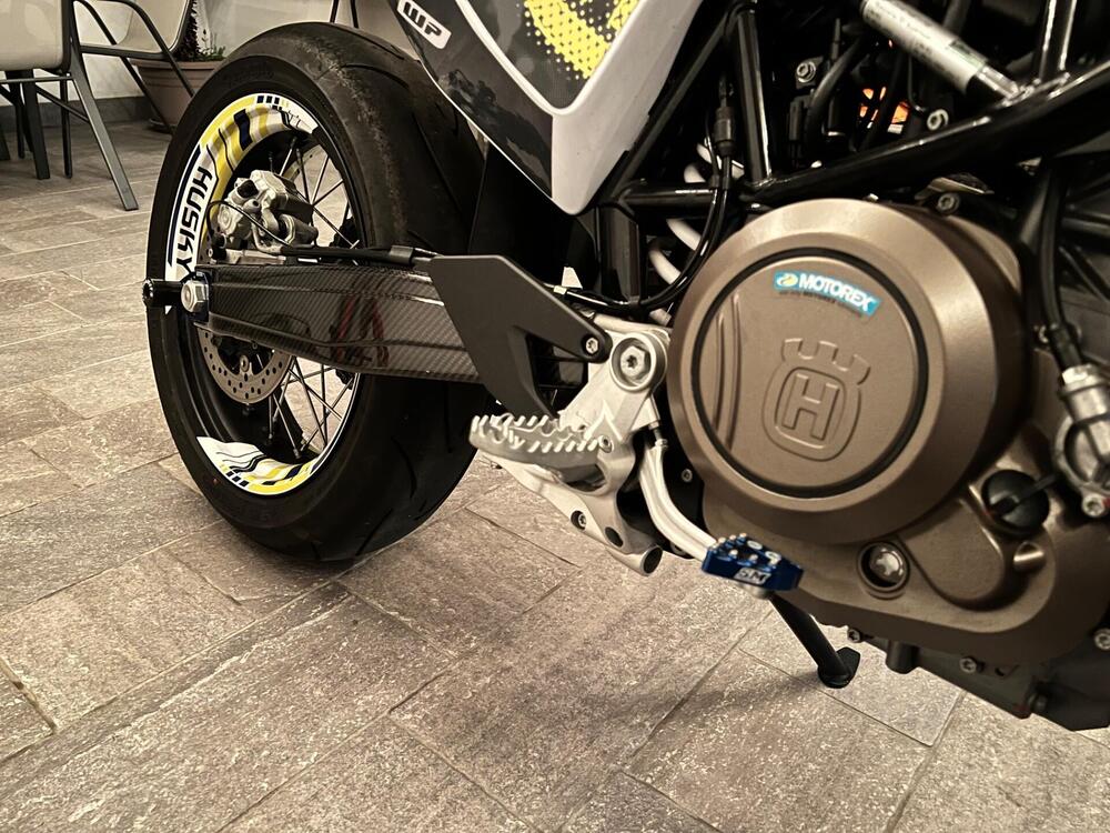 Husqvarna 701 Supermoto (2022) (2)