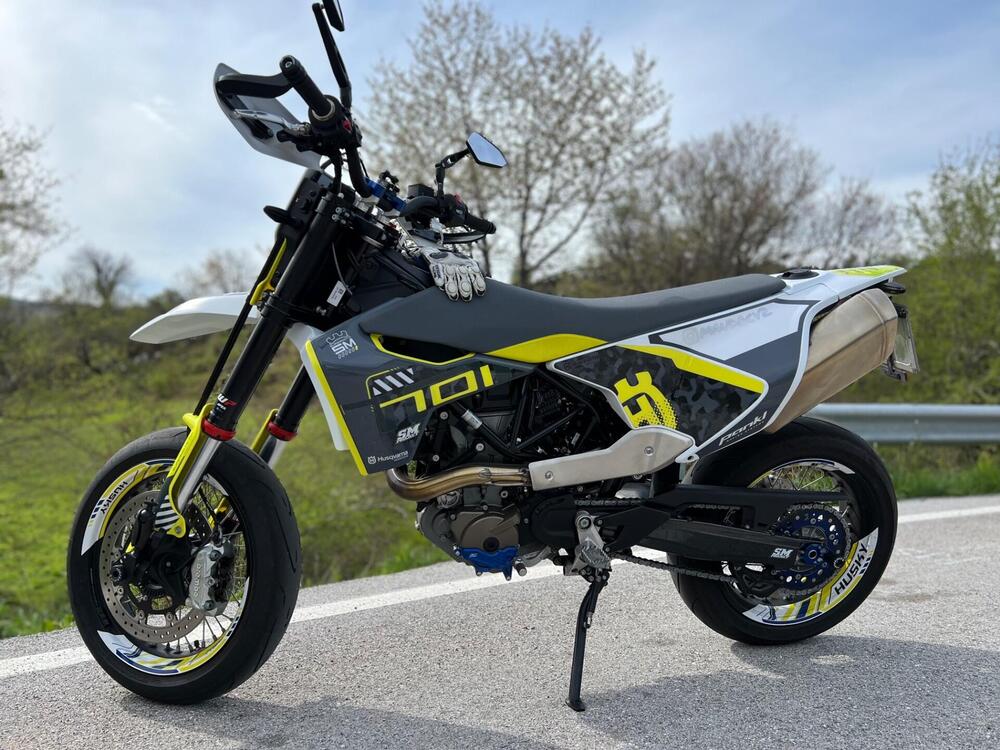 Husqvarna 701 Supermoto (2022) (3)