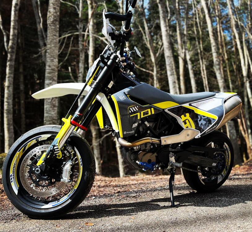 Husqvarna 701 Supermoto (2022)