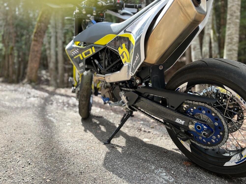 Husqvarna 701 Supermoto (2022) (4)