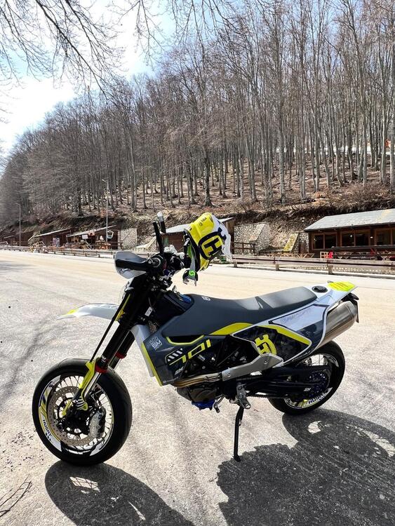 Husqvarna 701 Supermoto (2022) (5)