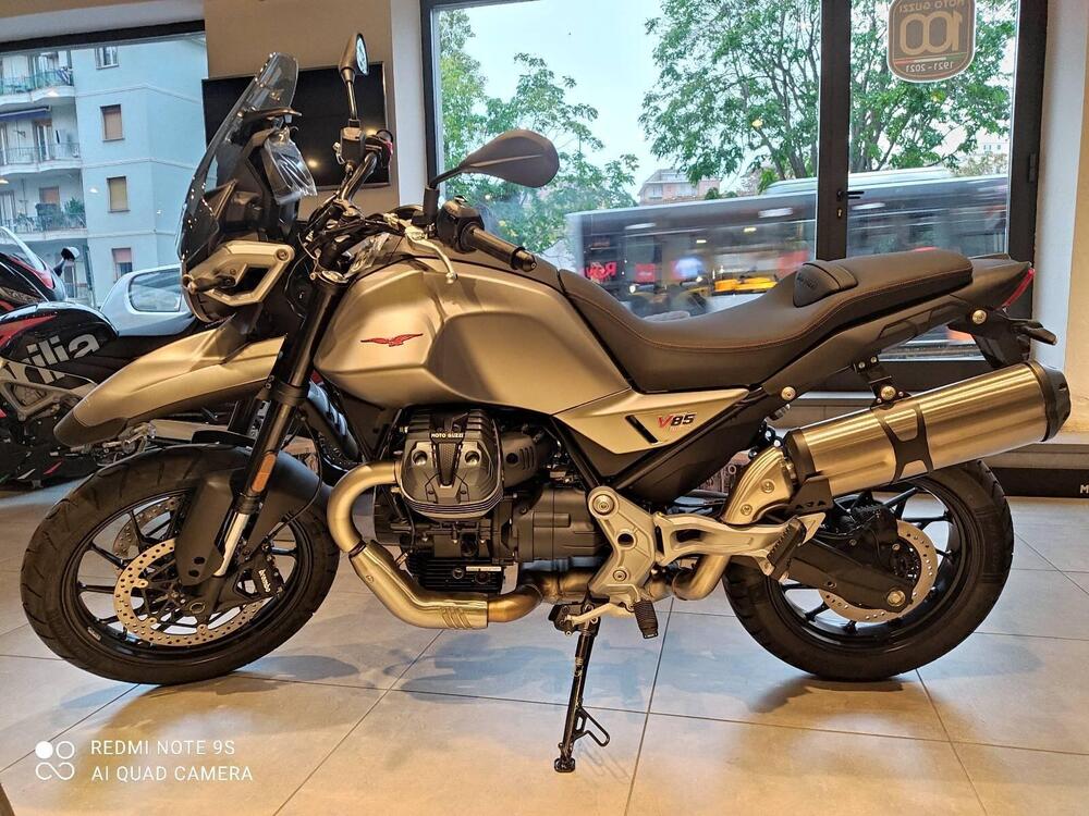 Moto Guzzi V85 Strada (2024) (2)