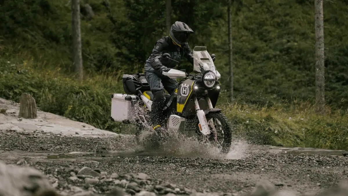 Norden 901 Expedition 2025. Husqvarna aggiorna la sua travel-adventure