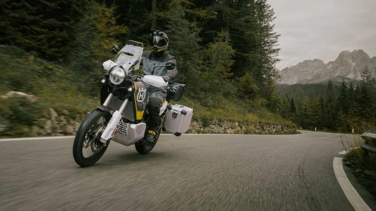 Norden 901 Expedition 2025. Husqvarna aggiorna la sua travel-adventure (2)