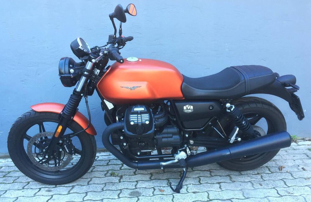 Moto Guzzi V7 Stone (2021 - 24) (4)