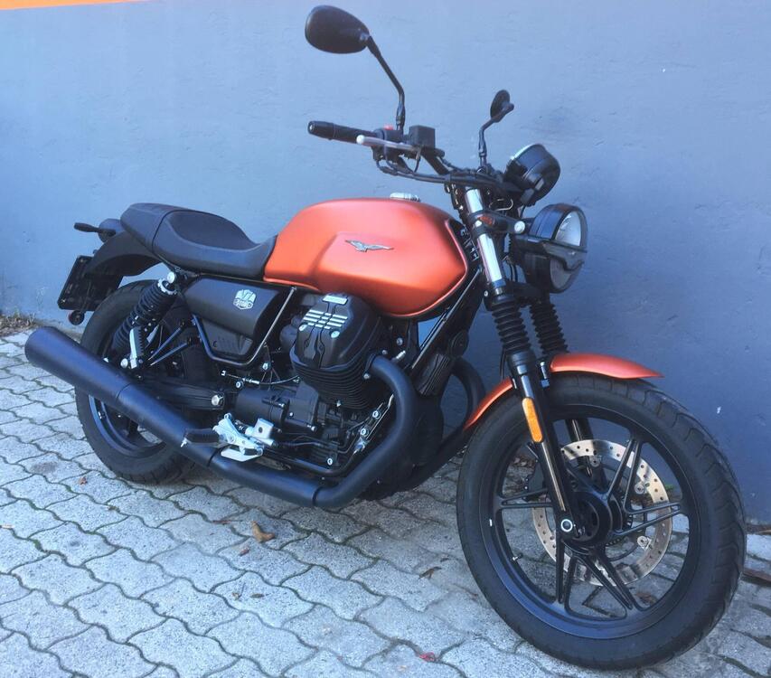 Moto Guzzi V7 Stone (2021 - 24)