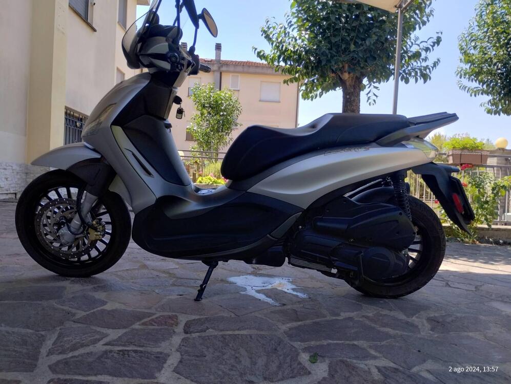 Piaggio Beverly 300 S ABS-ASR (2021 - 24) (4)