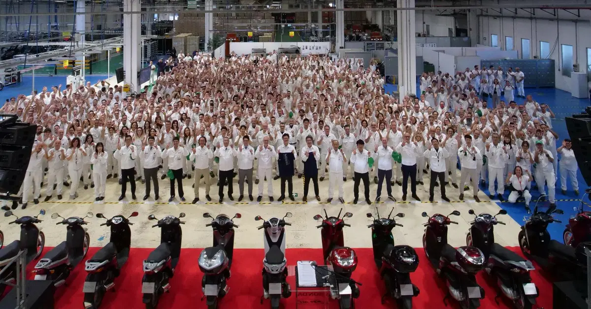 Buon compleanno all'Honda SH, che compie 40 anni! La storia dal 1984 ad oggi