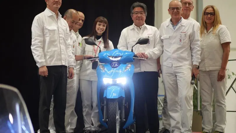 Buon compleanno all'Honda SH, che compie 40 anni! La storia dal 1984 ad oggi