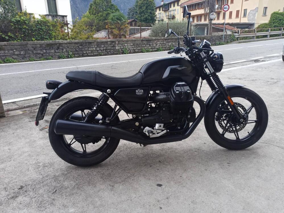 Moto Guzzi V7 Stone (2021 - 24)