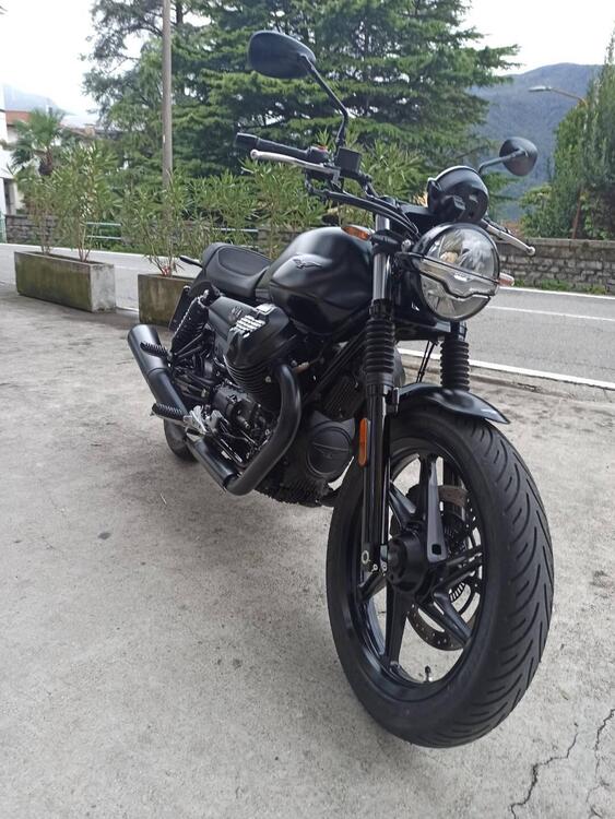 Moto Guzzi V7 Stone (2021 - 24) (3)