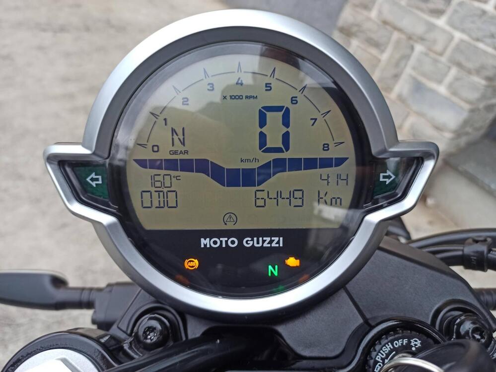 Moto Guzzi V7 Stone (2021 - 24) (5)