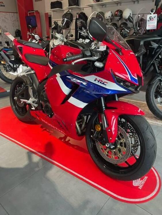 Honda CBR 600 RR (2024) (4)