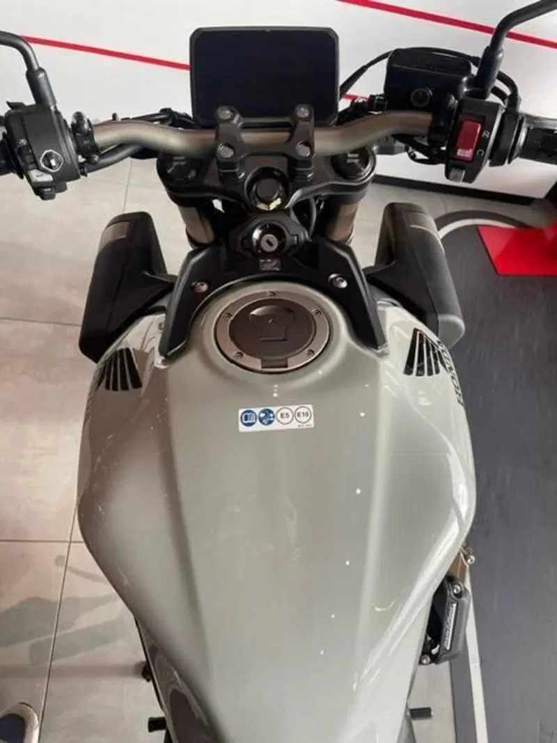Honda CB 650 R E-Clutch (2024 - 26) (4)