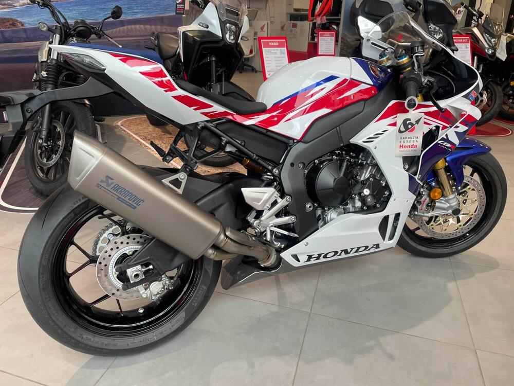 Honda CBR 1000 RR-R Fireblade SP 30th Anniversary (2022 - 23) (3)