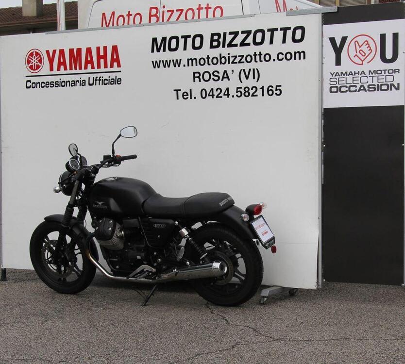 Moto Guzzi V7 II Stone (2015 - 17) (4)