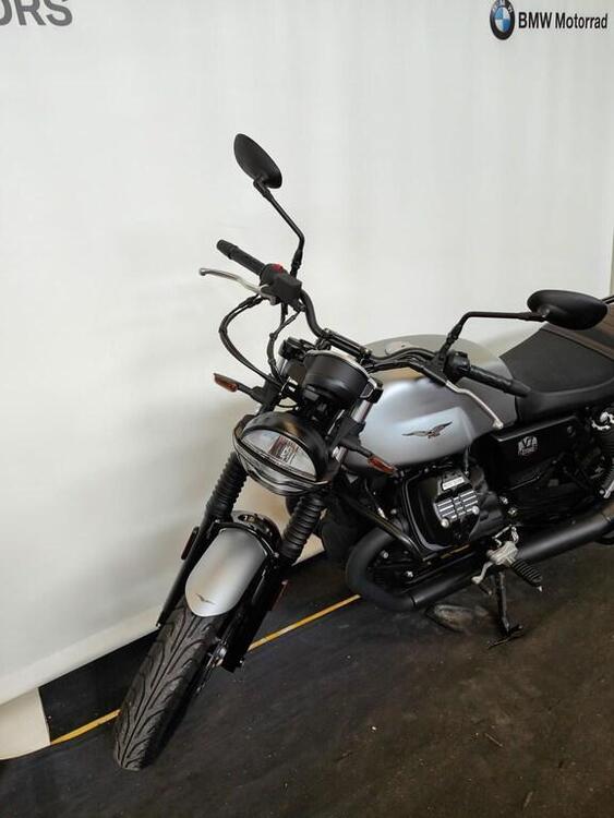 Moto Guzzi V7 Stone (2021 - 24) (3)