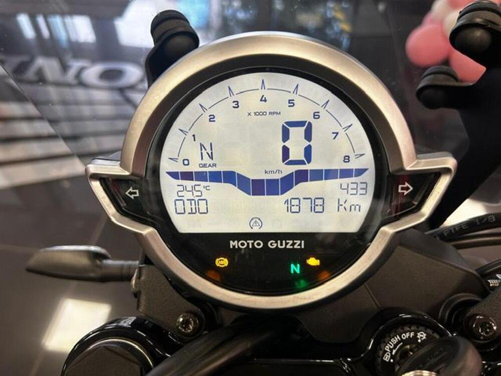 Moto Guzzi V7 Special Edition (2022 - 24) (3)