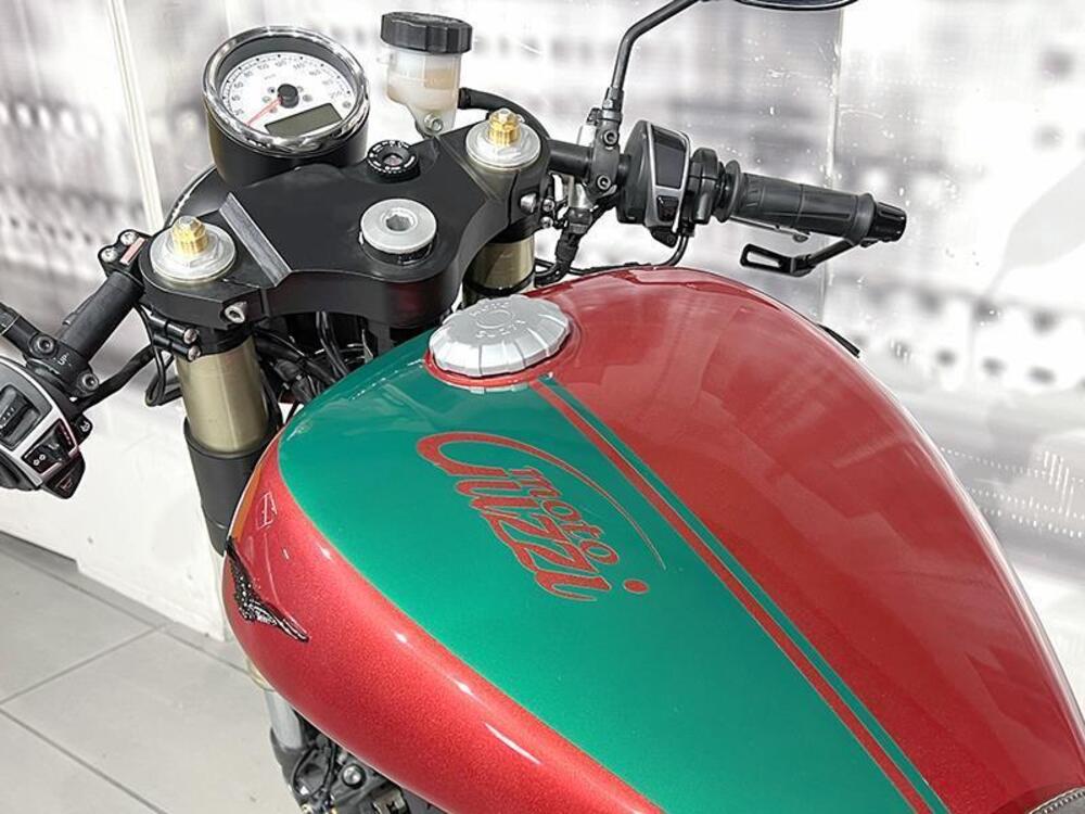 Moto Guzzi V9 Bobber (2016 - 18) (5)