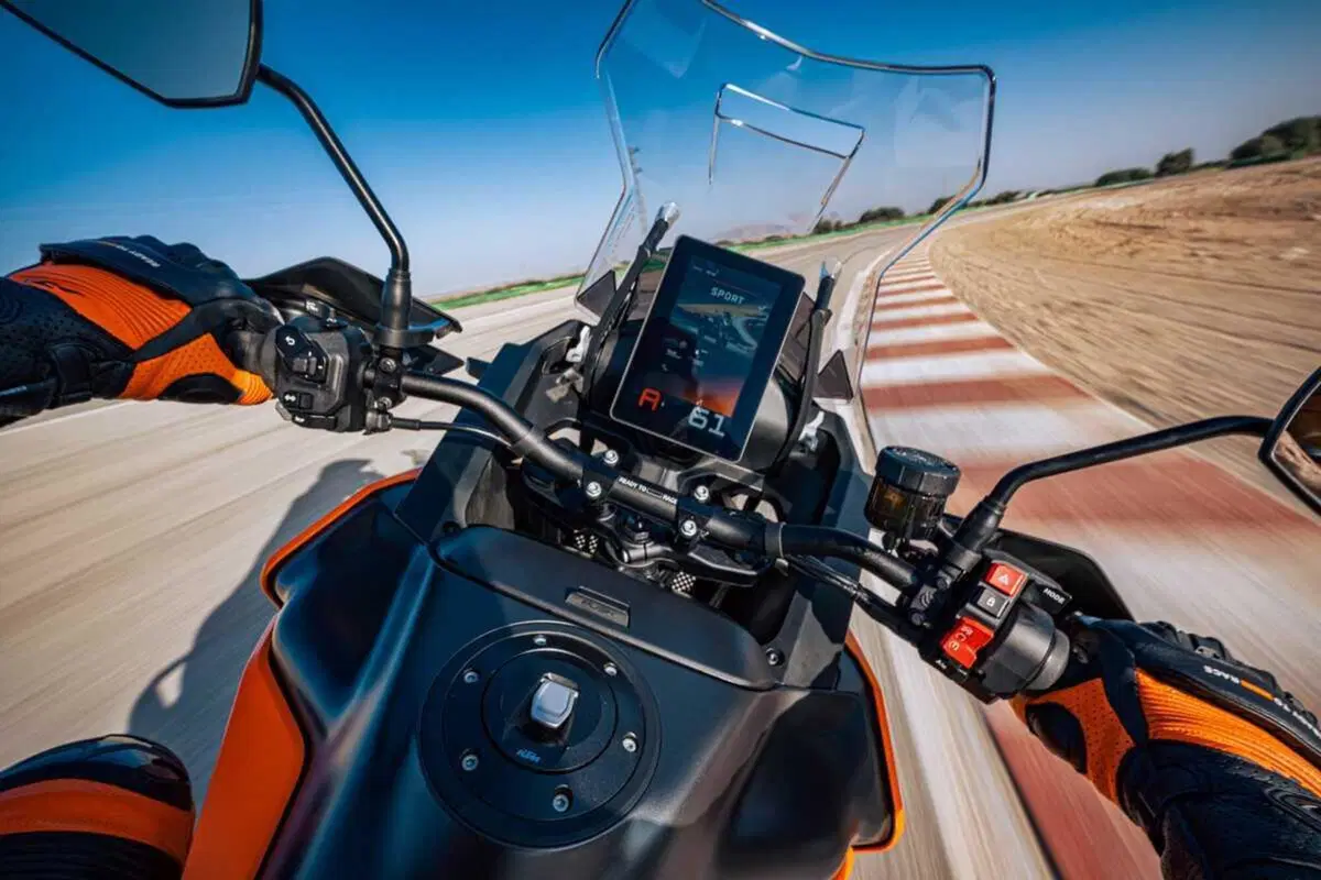 L'interfaccia di KTM sale di livello. Svelate le nuove strumentazioni connesse ed evolute