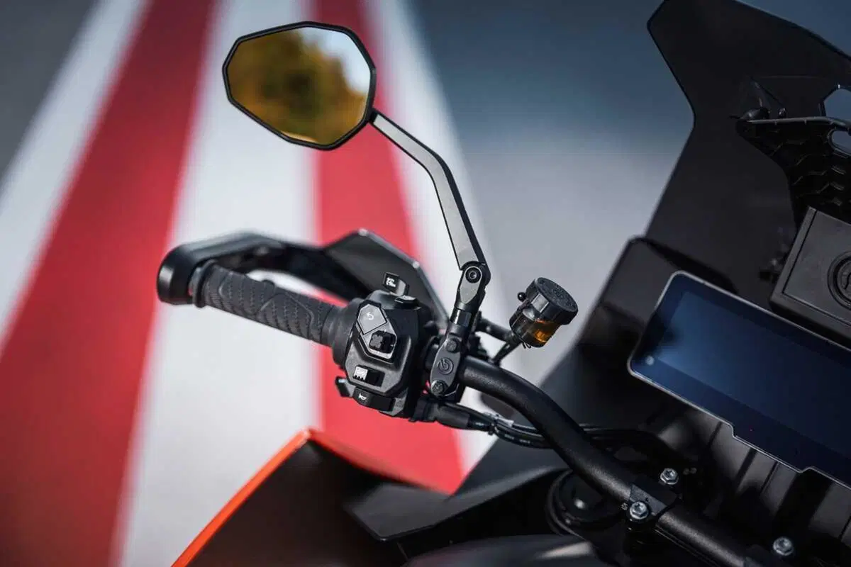 L'interfaccia di KTM sale di livello. Svelate le nuove strumentazioni connesse ed evolute (6)