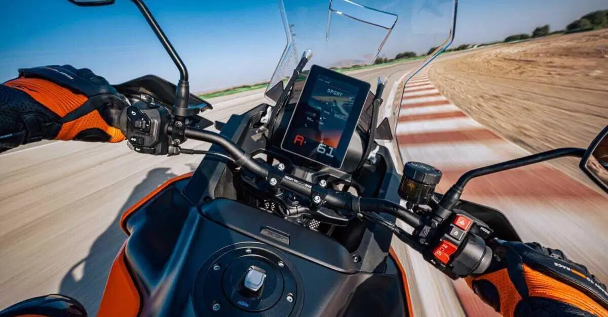 L'interfaccia di KTM sale di livello. Svelate le nuove strumentazioni connesse ed evolute