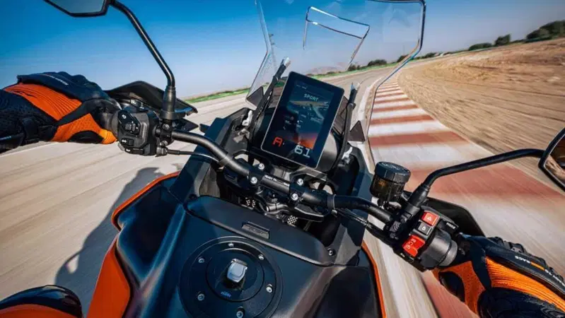 L'interfaccia di KTM sale di livello. Svelate le nuove strumentazioni connesse ed evolute