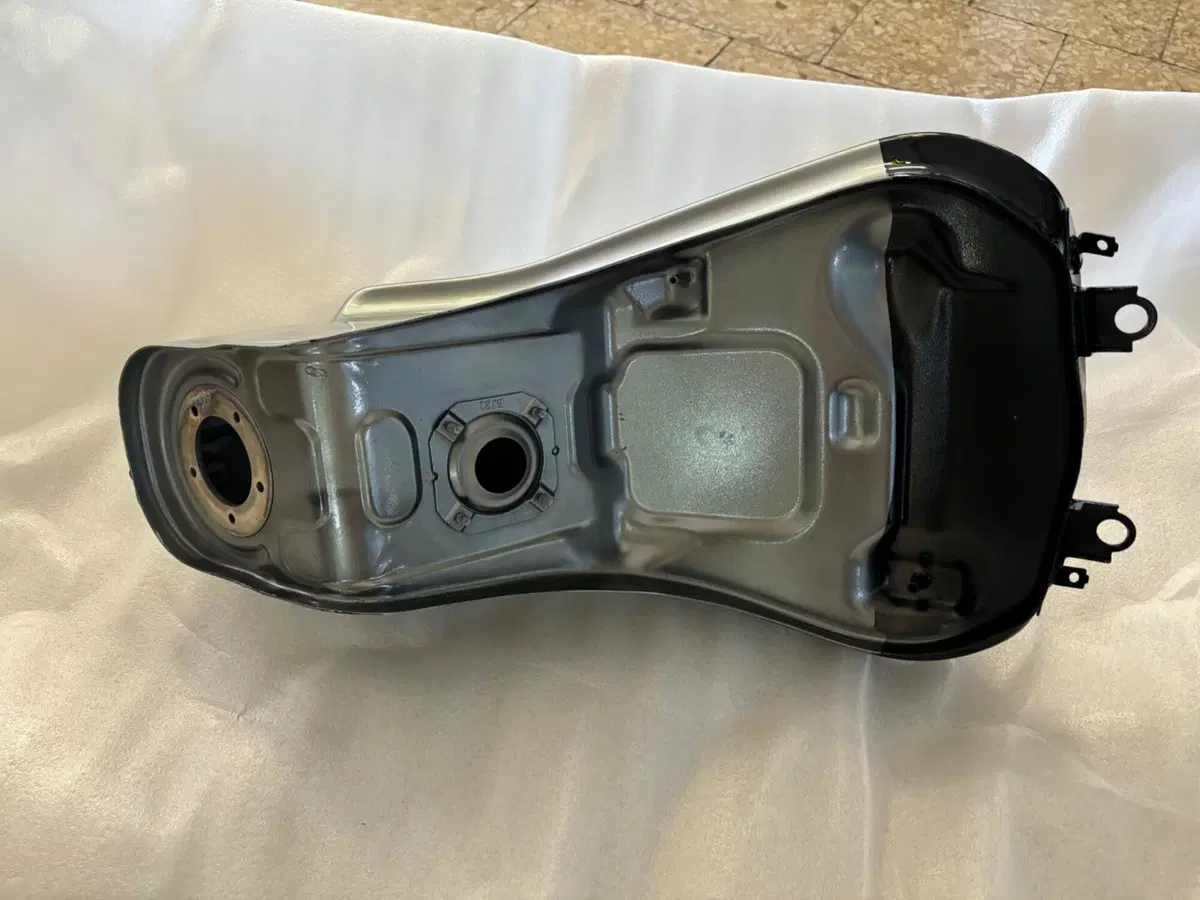 Serbatoio cf moto clx 700 sport (7)