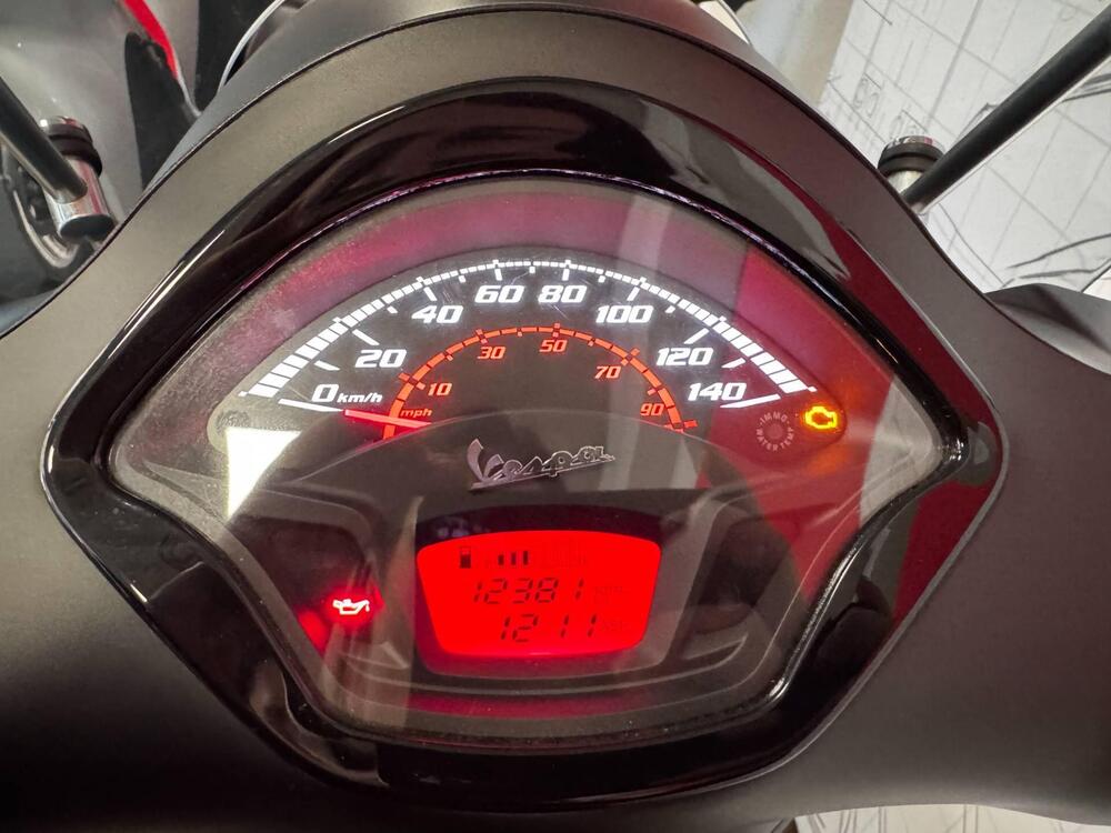 Vespa GTS 300 Hpe Super Tech (2019) (4)