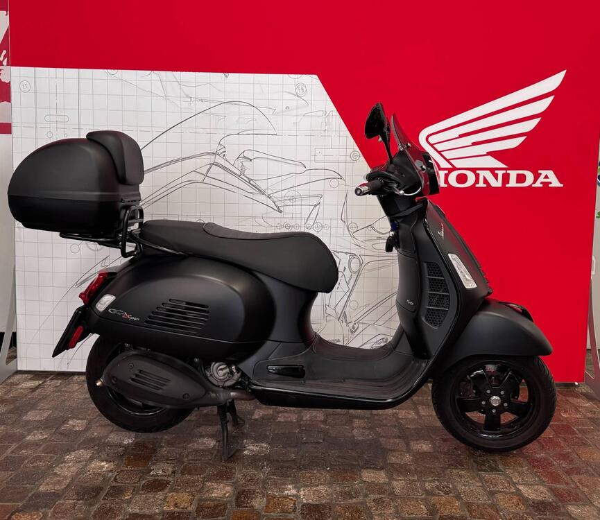 Vespa GTS 300 Hpe Super Tech (2019) (2)