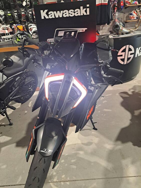 KTM 1290 Super Duke R (2021) (2)