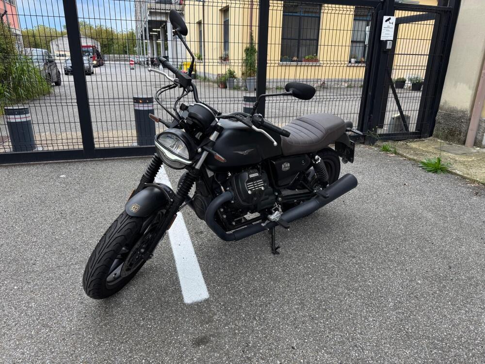 Moto Guzzi V7 Stone (2021 - 24)