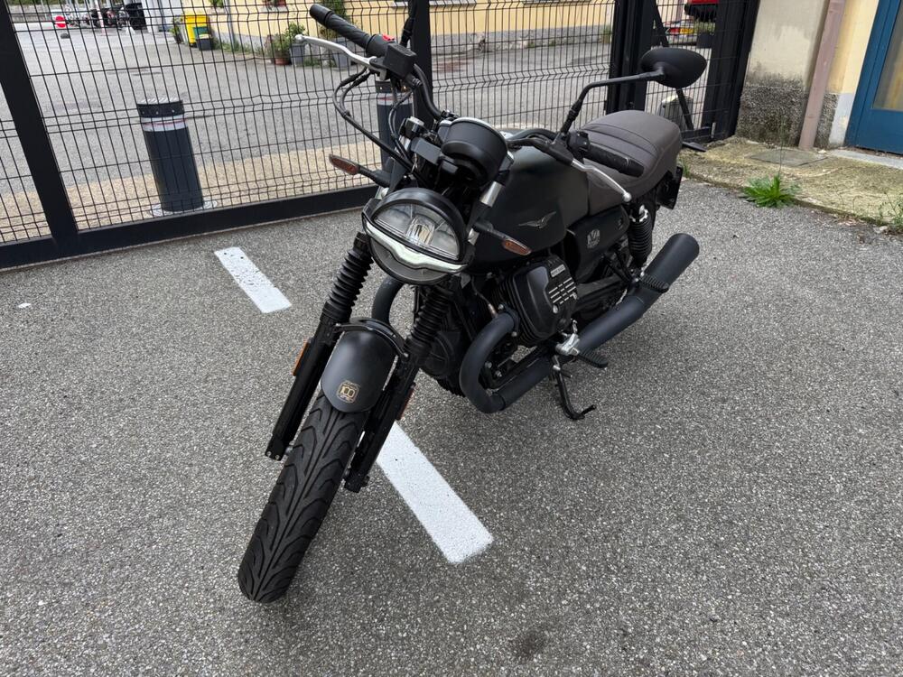 Moto Guzzi V7 Stone (2021 - 24) (2)