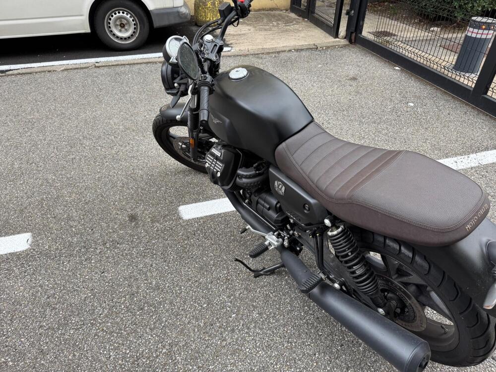 Moto Guzzi V7 Stone (2021 - 24) (3)