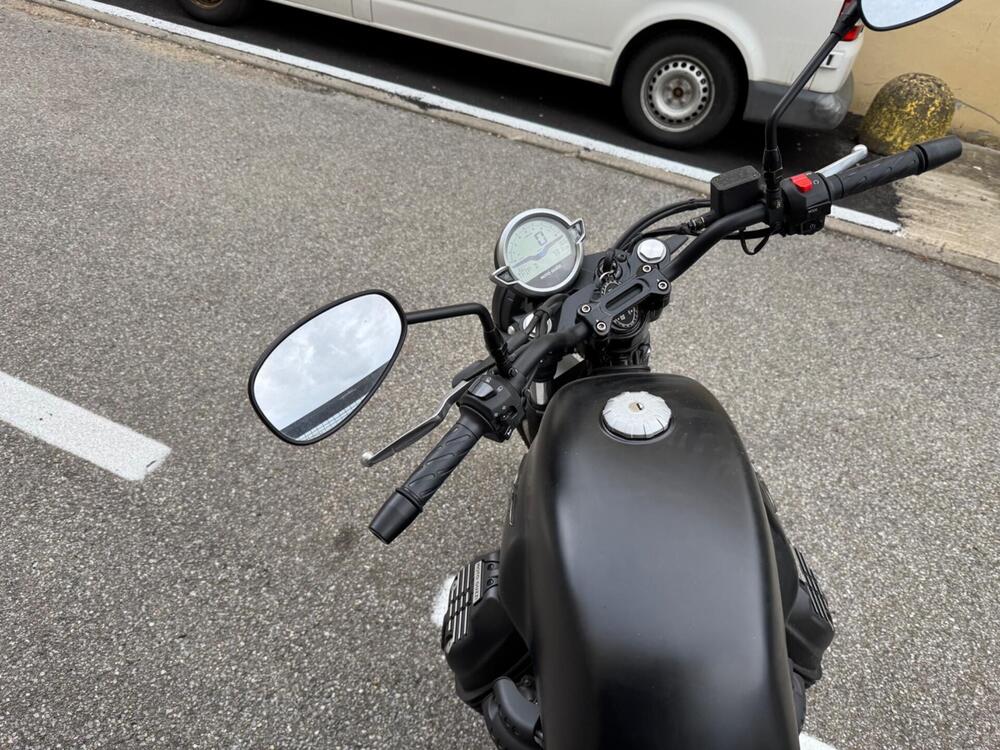 Moto Guzzi V7 Stone (2021 - 24) (4)