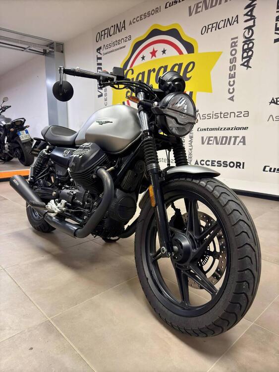 Moto Guzzi V7 Stone (2021 - 24) (2)