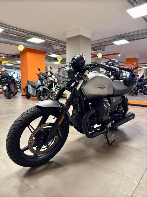 Moto Guzzi V7 Stone (2021 - 24) (3)