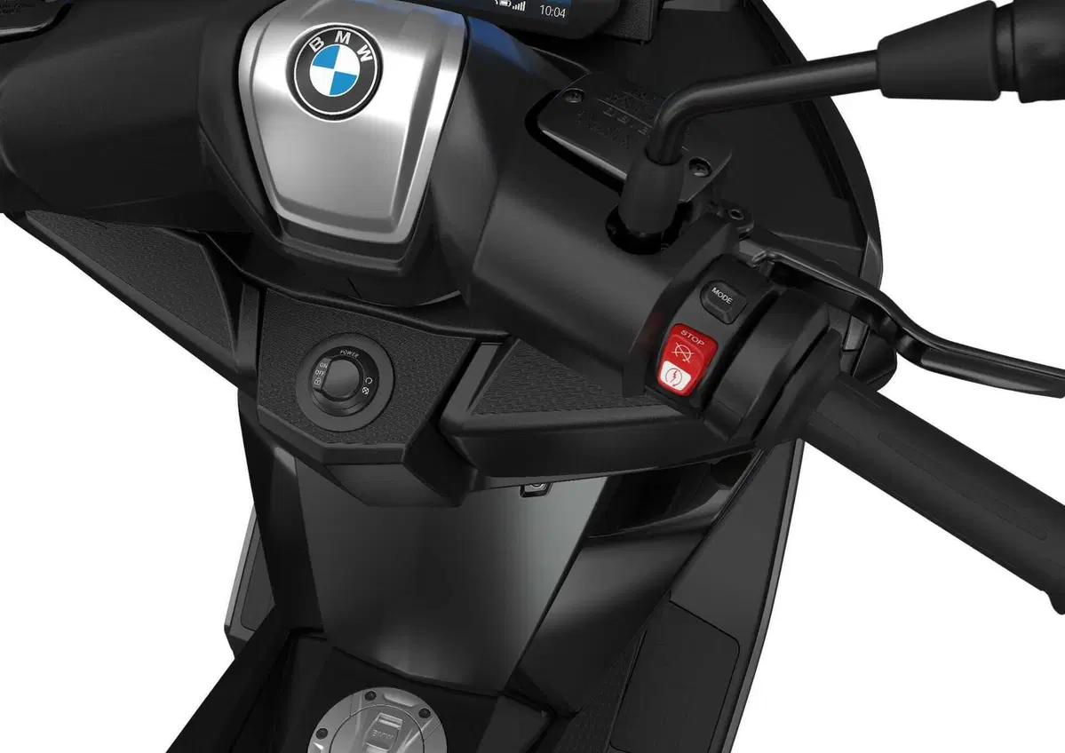 BMW aggiorna i suoi scooter C 400 X e C 400 GT: più spazio, più tecnologia, più stile (5)