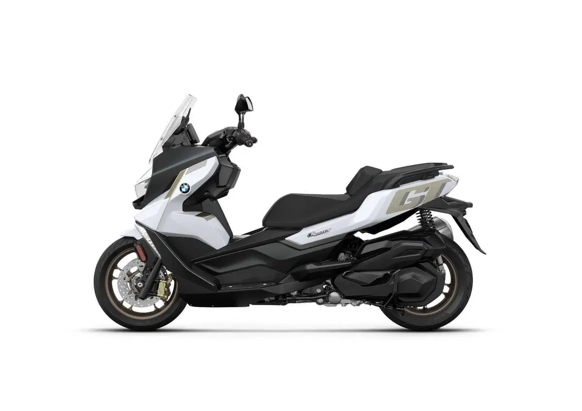 BMW aggiorna i suoi scooter C 400 X e C 400 GT: più spazio, più tecnologia, più stile (2)