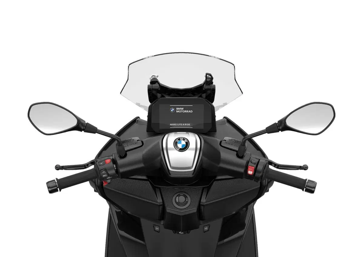BMW aggiorna i suoi scooter C 400 X e C 400 GT: più spazio, più tecnologia, più stile (6)