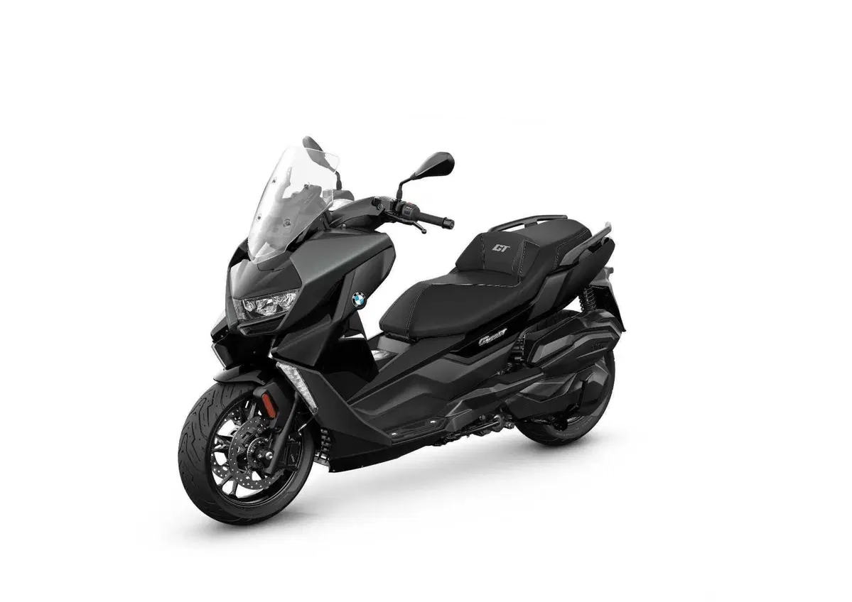 BMW aggiorna i suoi scooter C 400 X e C 400 GT: più spazio, più tecnologia, più stile (8)