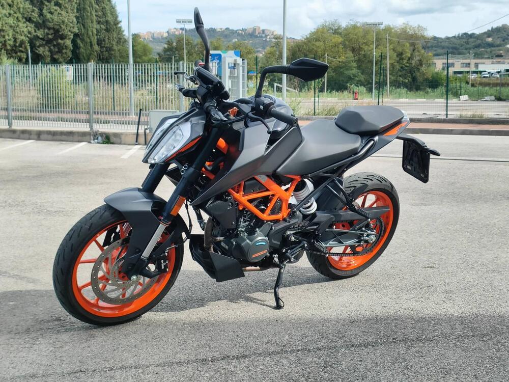 KTM 125 Duke (2021 - 23) (2)