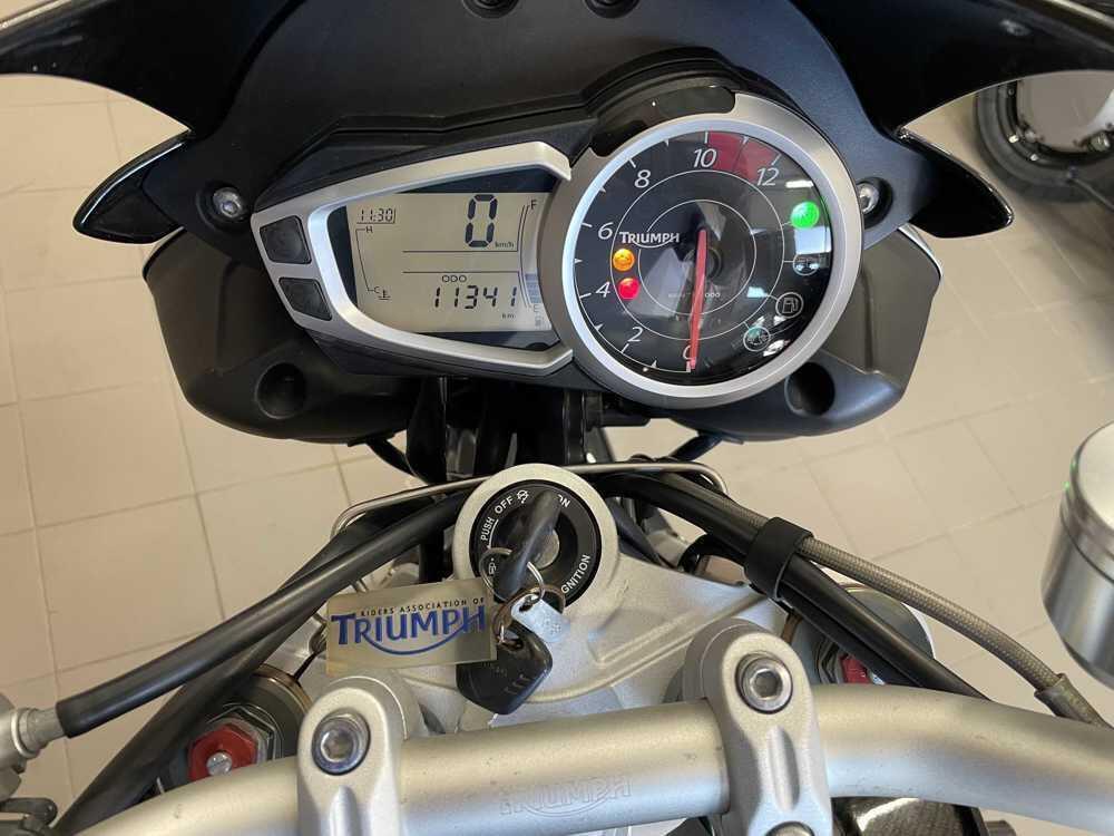 Triumph Speed Triple 1050 (2011 - 13) (3)