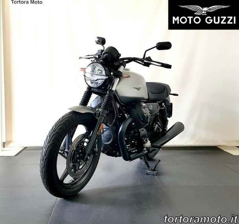 Moto Guzzi V7 Stone (2021 - 24) (3)