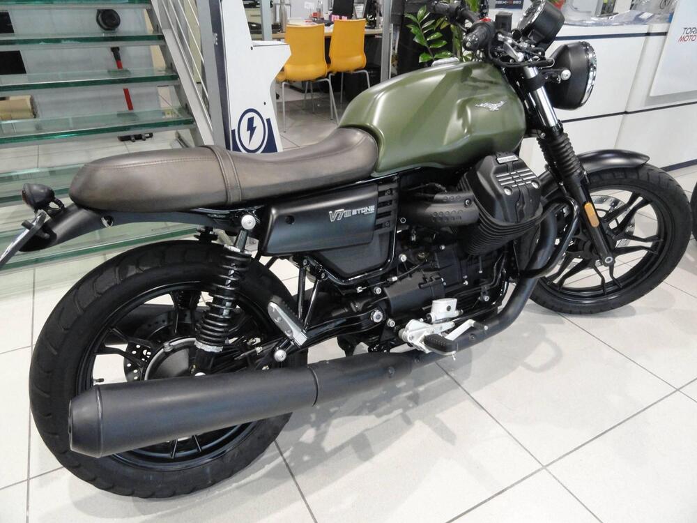 Moto Guzzi V7 III Stone (2017 - 20) (4)